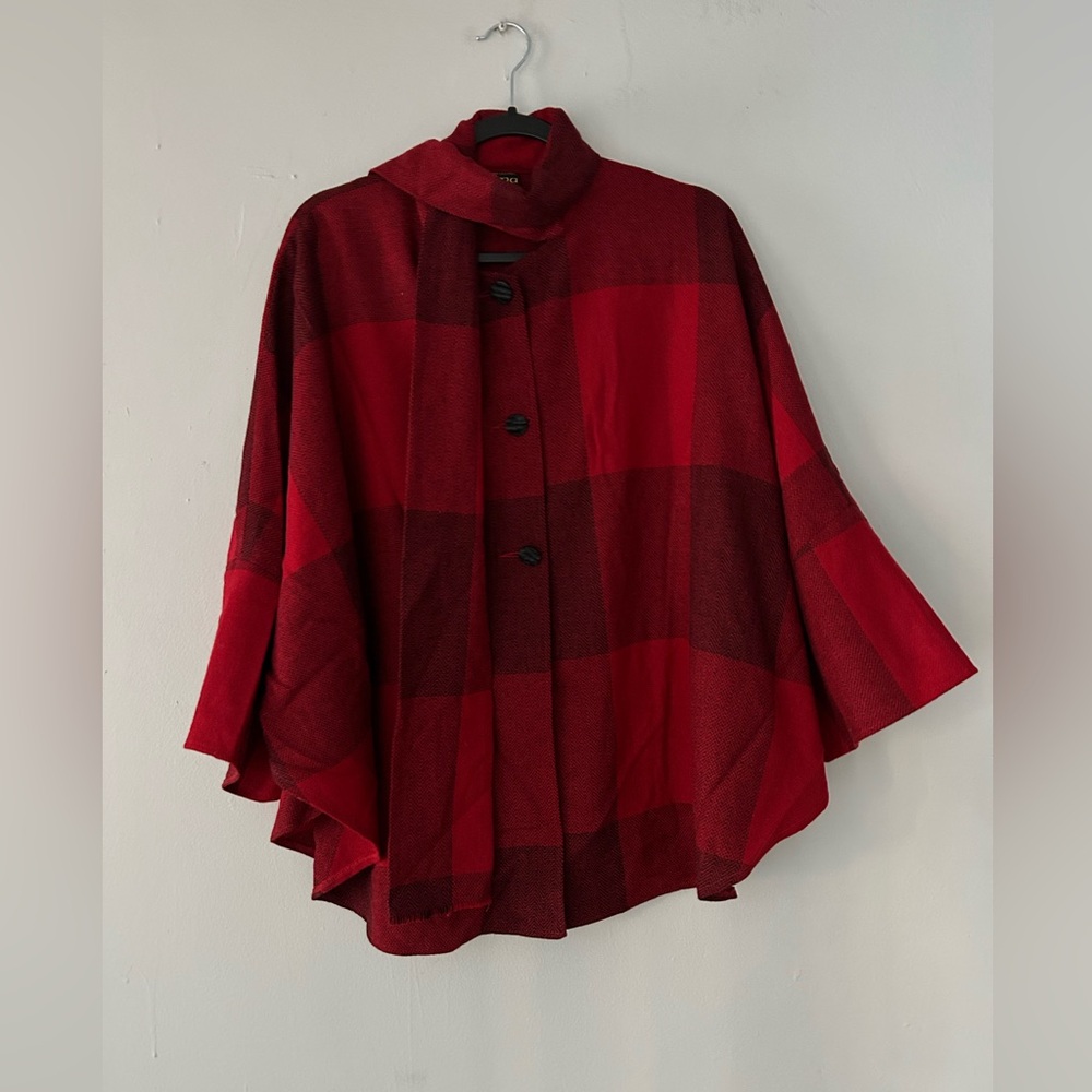 Triona Ireland Trisha Cape Women OS  Red Black 100% Wool Donegal Tweed Scarf